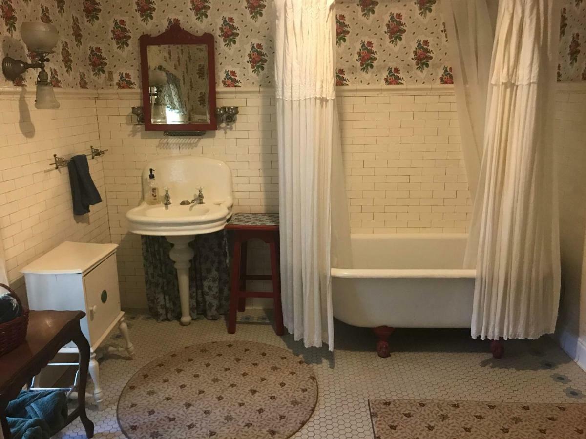 Innisfree Bed & Breakfast Саут Бенд Екстериор снимка
